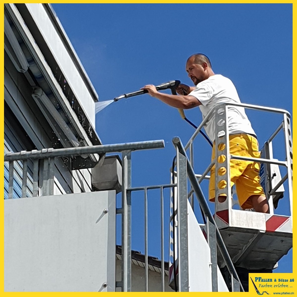 maler_pfaller's tweet photo. Reinigen Sie Ihr Fahrzeug regelmässig? Warum nicht auch Ihre #fassade ? Eine professionelle #fasssadenreinigung inclusive Nachbehandlung bietet Schutz gegen Algen- und Schimmelbefall und kann eine #sanierung um ein paar Jahre verzögern. 
#pfaller_fassade #diegelbenmaler https://t.co/ZBSvCe3q58