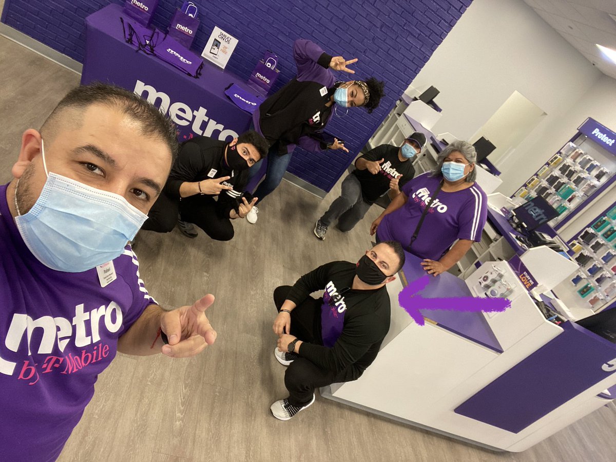 If you look close, you will se our #BadAssLeader, our DM, <a href="/adanacuna8/">Adam Acuña</a> !  Shout out to him as he leads with transparency and empowers his team to lead as business owners, I thank him for appreciating his frontline all day, every day! #EmployeeAppreciationDay #LoveMyTeam