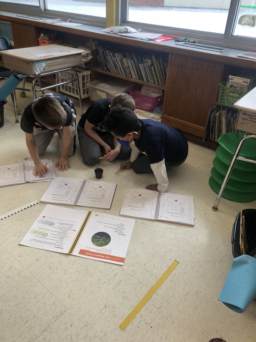 MrsGreco3's tweet photo. More science! Students examined the cause and effect on plant growth with the variable being amount of water. They also examined how the direction of the light source would impact the plants growth! Very proud of their thinking! @SmithsonianScie @EHElementary https://t.co/VX43KxtB1U