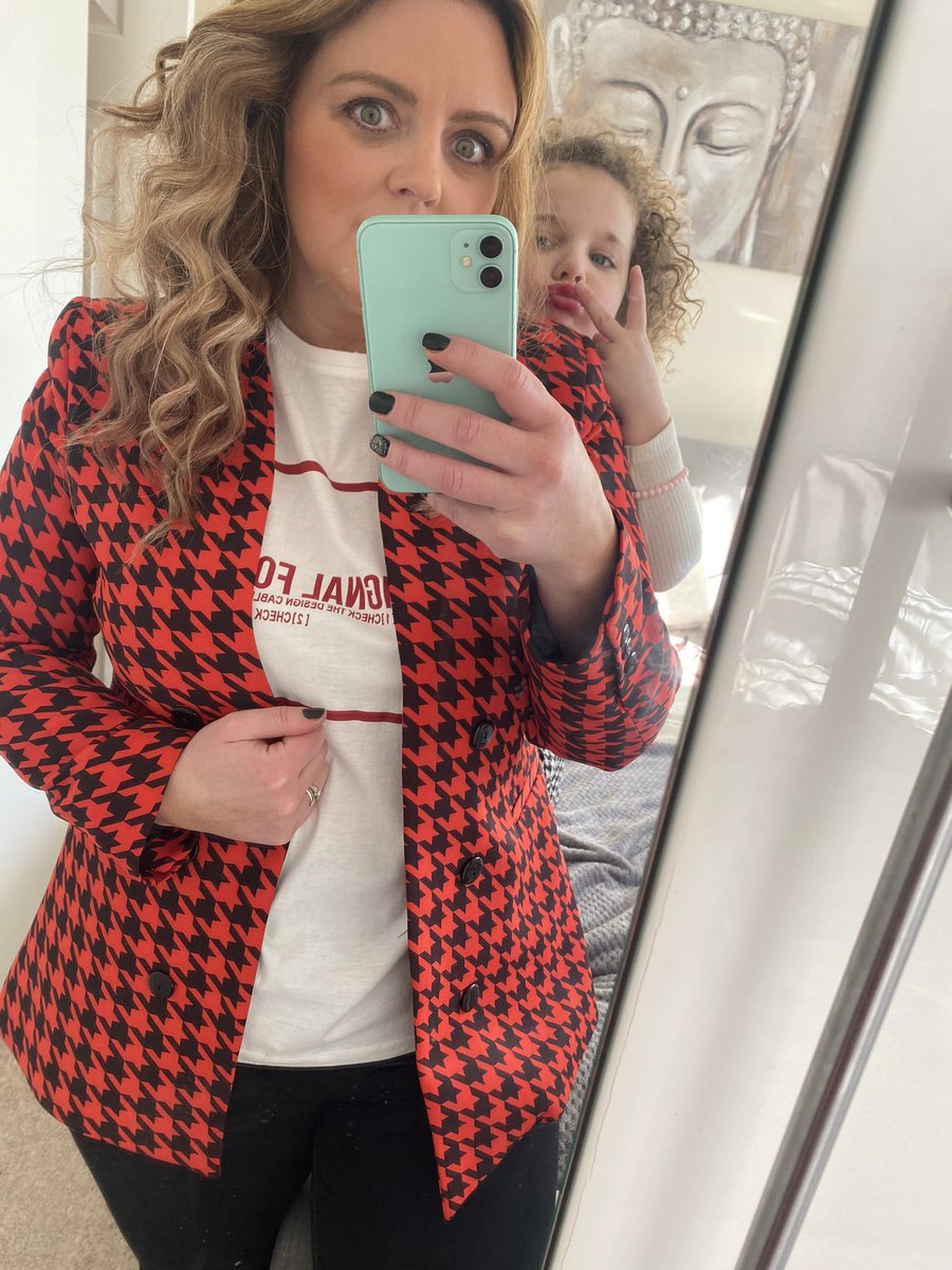 tlbstyle's tweet photo. Keeping it real with my little best mate 😍 wearing the black and red blazer and white tee ❤️❤️❤️ https://t.co/w54mz5Oo7G