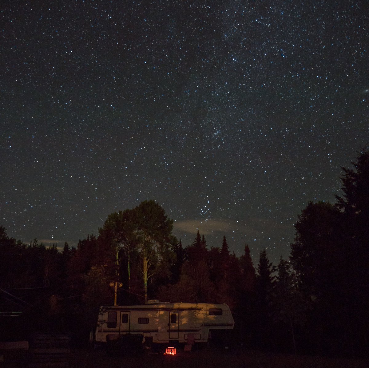 RuckifyRV's tweet photo. Celebrate National Unplugging Day by disconnecting under the stars. It's time to rent your dream RV and unplug: https://t.co/Fm8ySOWffb https://t.co/EnYm7W6p0n