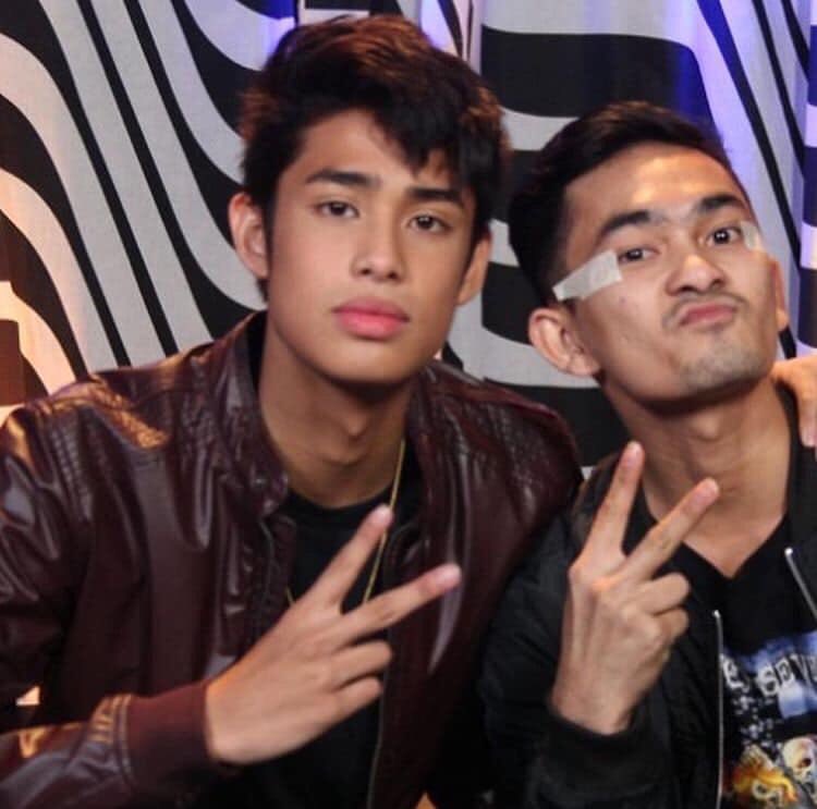 markranque2's tweet photo. Minsan kailangan mong tanggapin na lahat nang bagay na naka-palibot sayo ay hindi pang-matagalan. 🥺 

Kahit ilang years pa kayo mag kasama at mag ka-work may hangganan pa rin ang lahat. 🥺 https://t.co/8kVpqmZZjr