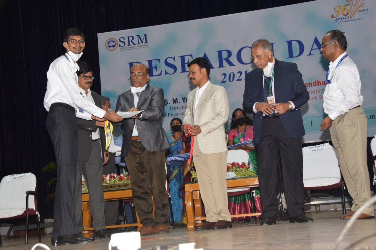 srmscro's tweet photo. It is no secret that writing a #researchpaper is a daunting task. But the members of #SCRO aren't the ones to back down. They wrote research papers and then presented them at Research Day Presentation 2021. And on that, they won #gold medals for their #papers.
#SRMIST https://t.co/eenE6FtC3V