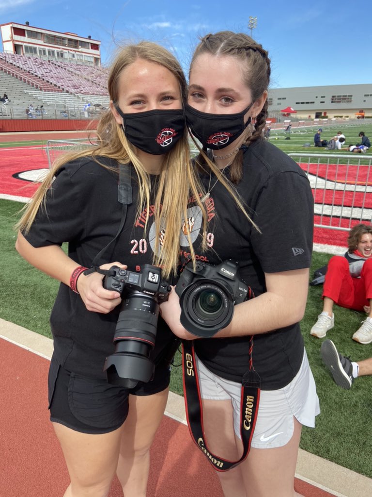 BHSLTS's tweet image. Some of our Seniors putting in overtime‼️ 
Working a track meet 🏃🏻‍♀️🏃all day before their game tonight 😤

#seniornight #multitasking  #wedoEVERYTHING