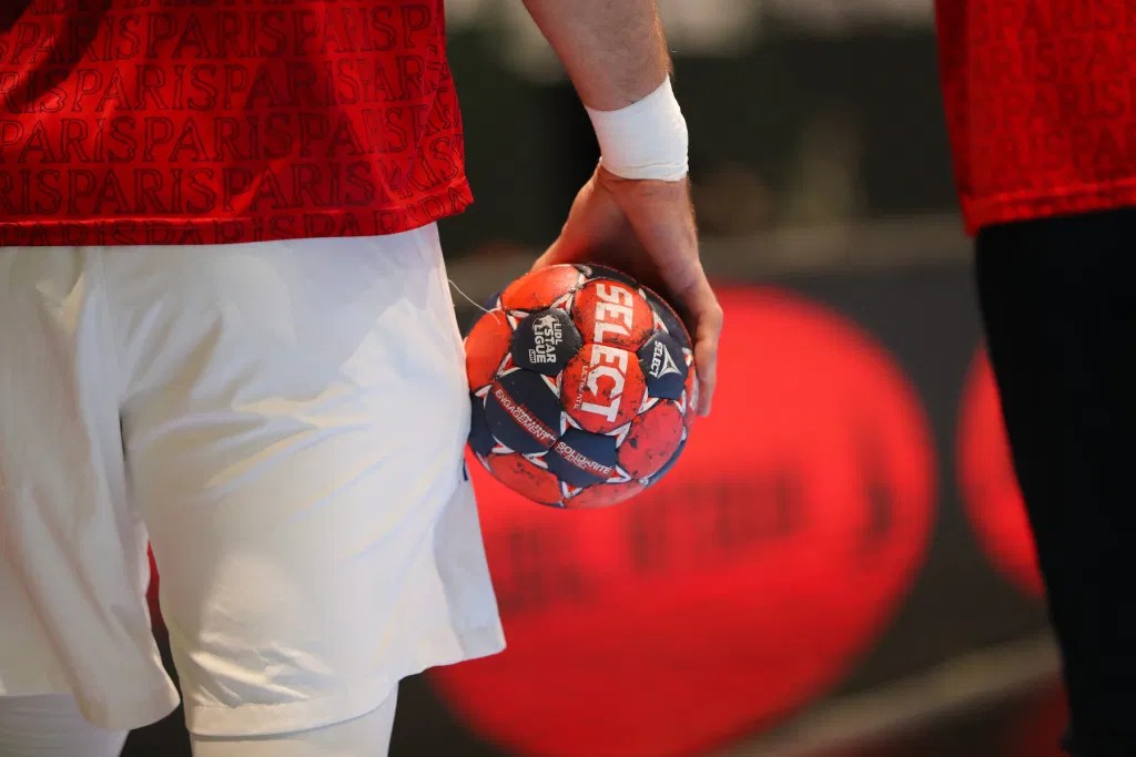 HandNewsfr's tweet image. 🚨 ALERTE 🚨 

C'est désormais OFFICIEL : la saison 2020/2021 est désormais arrêtée ! 😳 

👉 handnews.fr/2021/ffhb-les-…