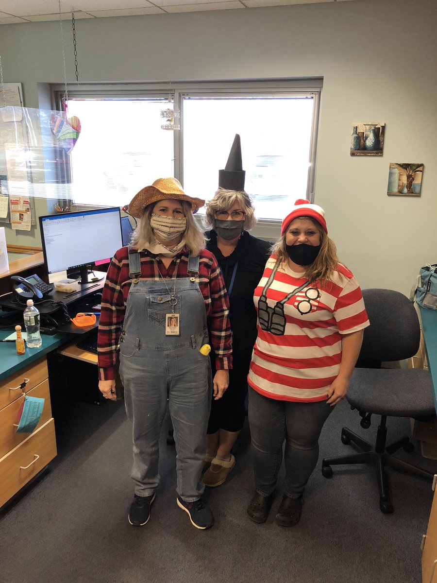 NyeElementaryLD's tweet photo. Can you guess which book characters?? #favoritebookcharacter https://t.co/kBs01tQq0U