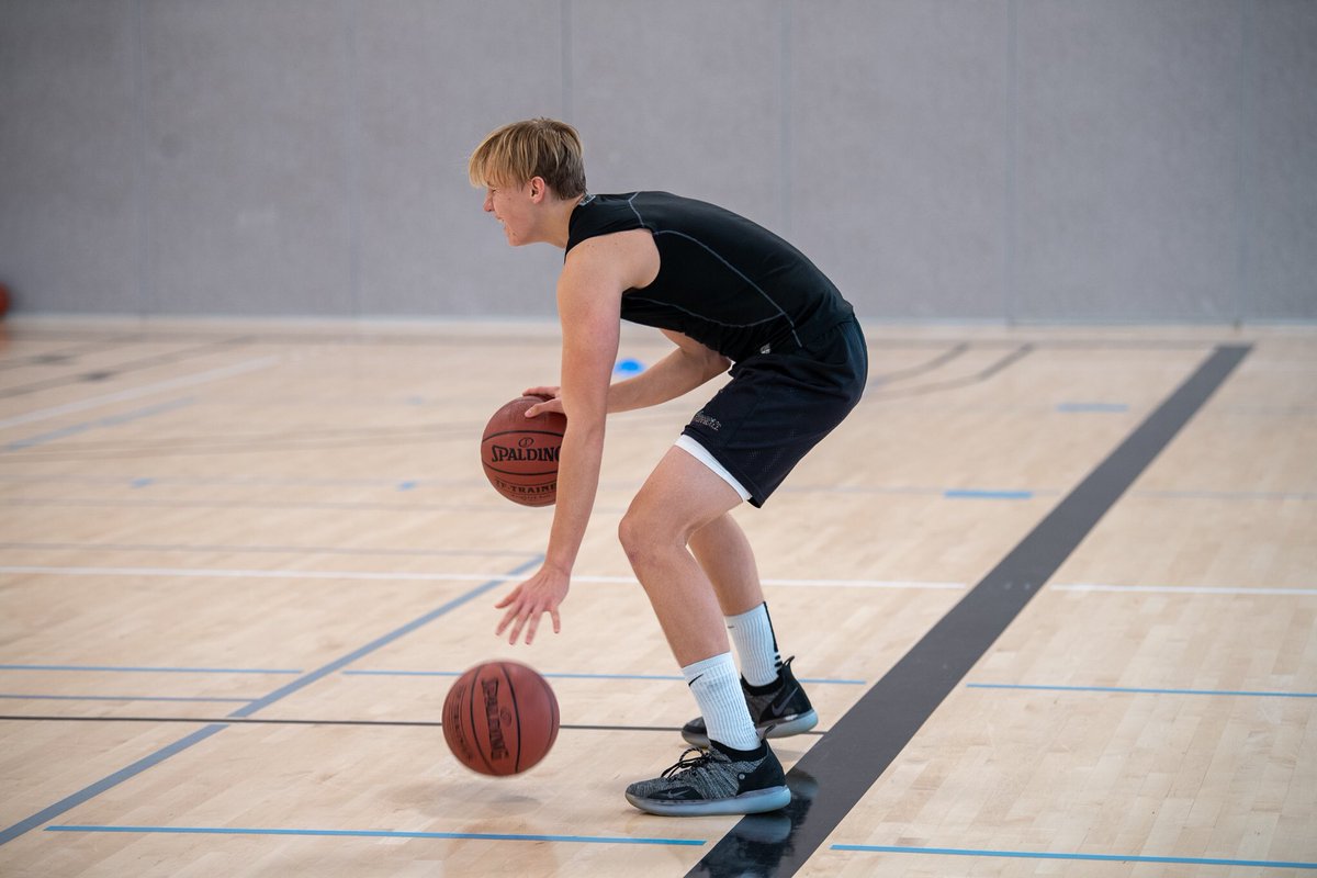 Always Challenge Yourself 🔑
-Weighted Basketball Dribbling 

#basketball #basketballislife #explore