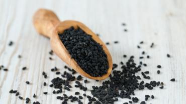 Тмин масло диабет. Black Seed Nigella Sativa. Нигелла черный тмин семена. Черный тмин (нигелла, Чернушка, калинджи). Тмин черный (нигелла).