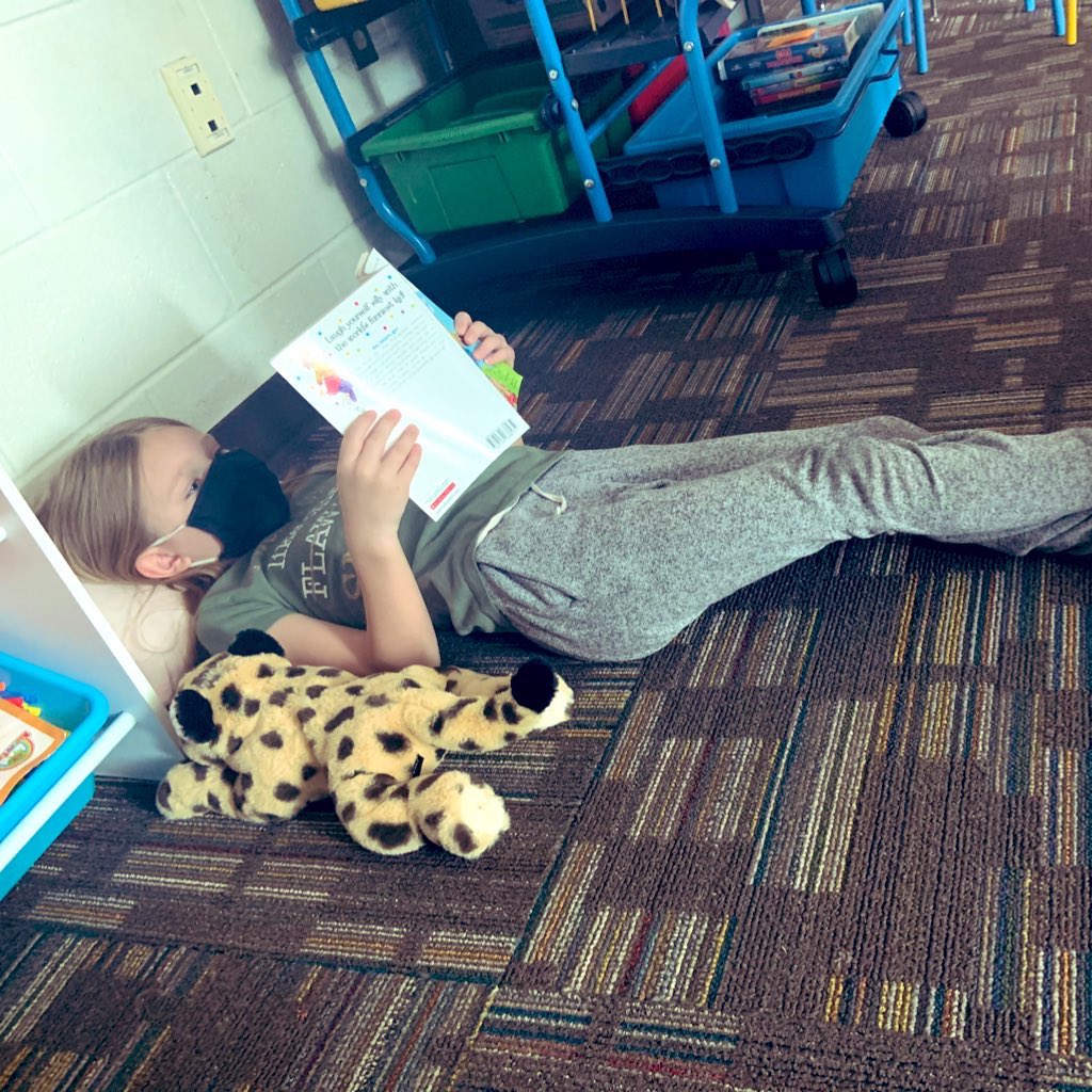 DEAR Party 📚 in action to celebrate the end of Reading Week! <a href="/HHE1stGrade/">Hawthorn Hill First Grade</a> <a href="/hhehornets/">Hawthorn Hill Elementary</a> <a href="/HHEMrsHarrel/">Jamie Harrel</a> #ReadAcrossAmerica