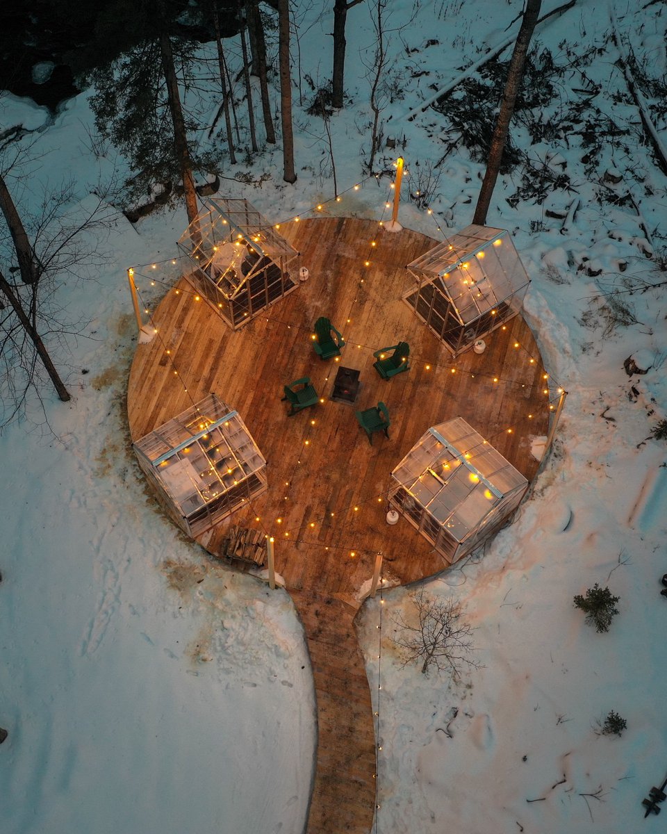 Big night in a small town ✨💖
Starlight Chalets sold out for the weekend. 

Cette soirée là ✨💖
Nos Chalets Étoilés sont complets pour la fin de semaine.

#outdoordining #ottawa #ottawalife #staycation #travellocal #travelottawa #boutiquehotel #finedining #datenight