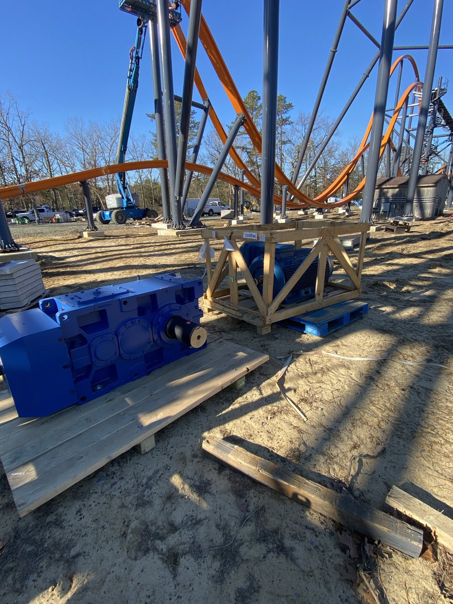 SFGrAdventure's tweet photo. #JerseyDevil Coaster construction update 3/5/21 🚧 New on the site this week - work in the maintenance building and a concrete pour for the floor, plus the arrival of the lift motor! 🎢 https://t.co/fYmUQiwheI
