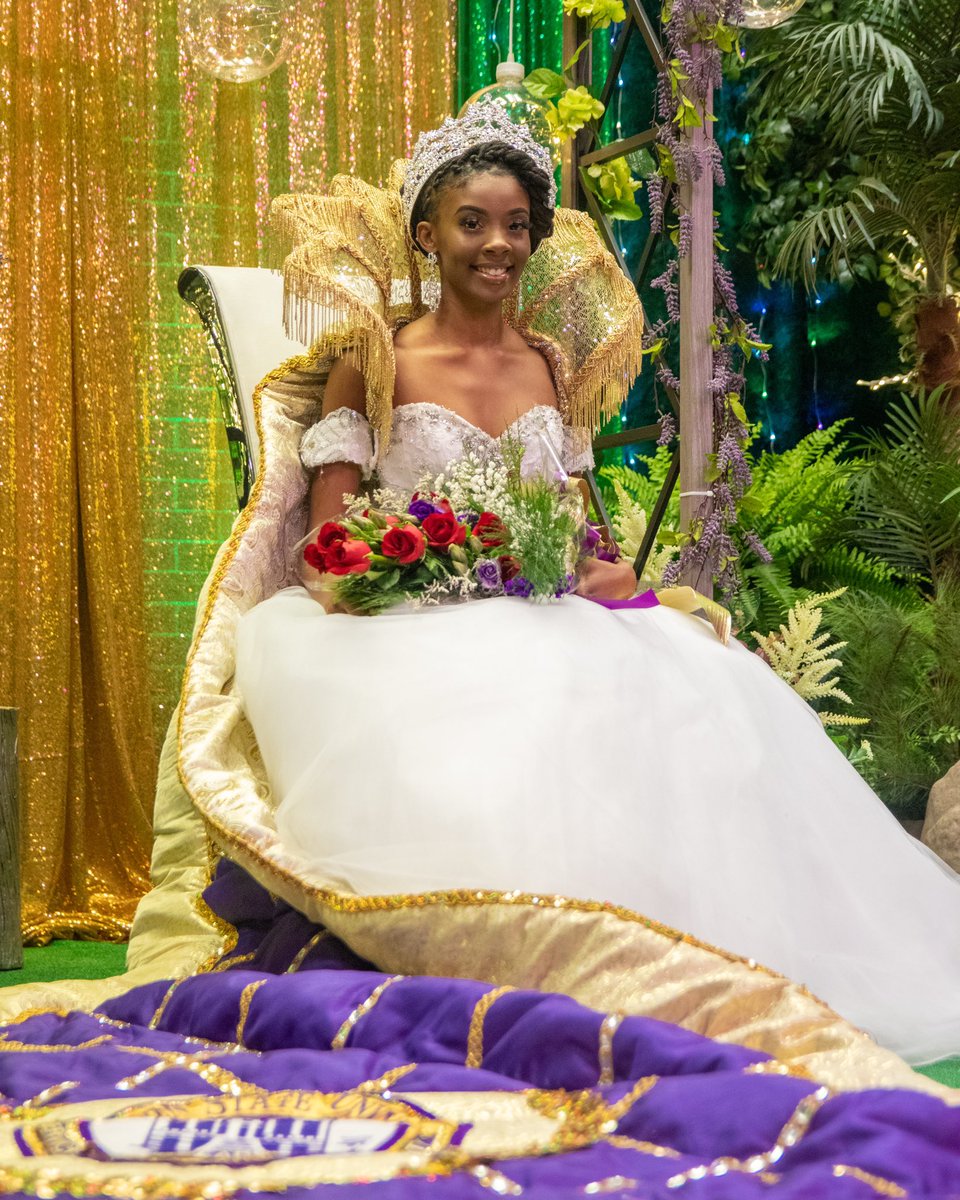aveiansangle's tweet photo. Alcorn crowns Taea Jackson as the 94th Miss Alcorn State University. Comment “💜💛” if you go to Alcorn! 

#alcornstateuniversity #alcorn #alcornstate #alcorn21 #alcorn22 #alcorn23 #hbcu #hbcugrad #hbcupride #hbculove https://t.co/8htMzmC0P9