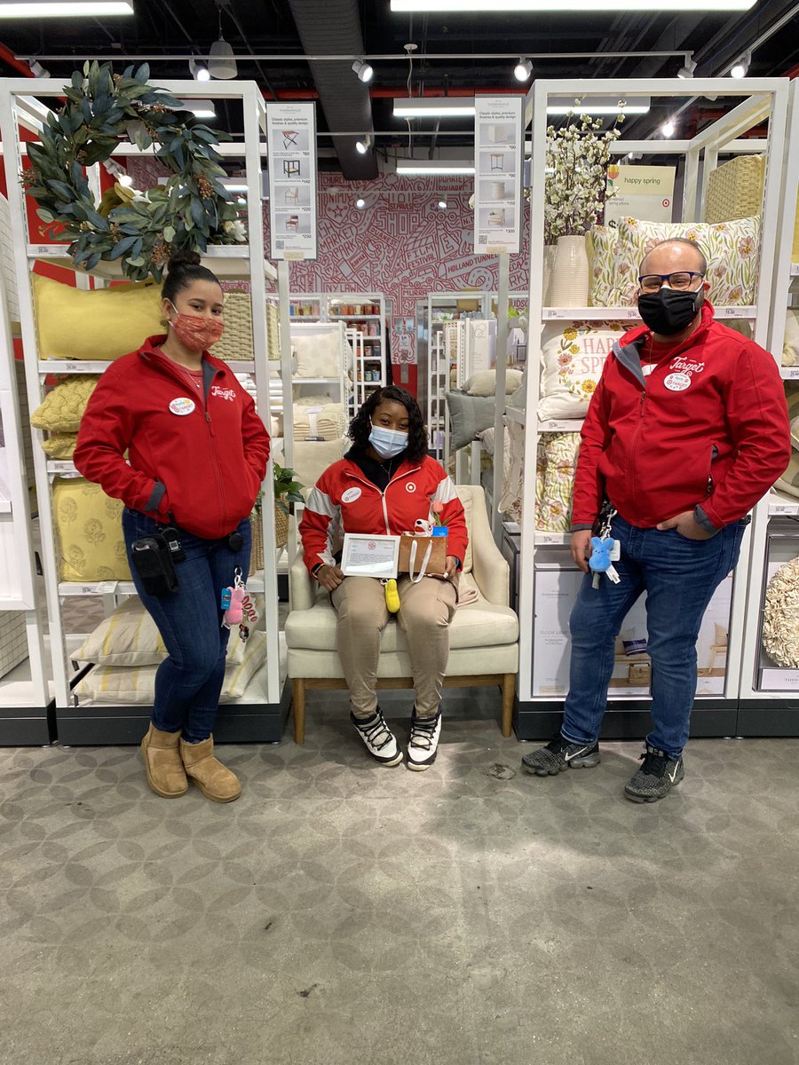 Presenting our February YOU Award, Fedeline!! A true rockstar for the Sevice &amp; Engagement team!! Thank you for everything you do for T3229!!
<a href="/FFausett/">Franklin Fausett</a> @AlexC_TGT