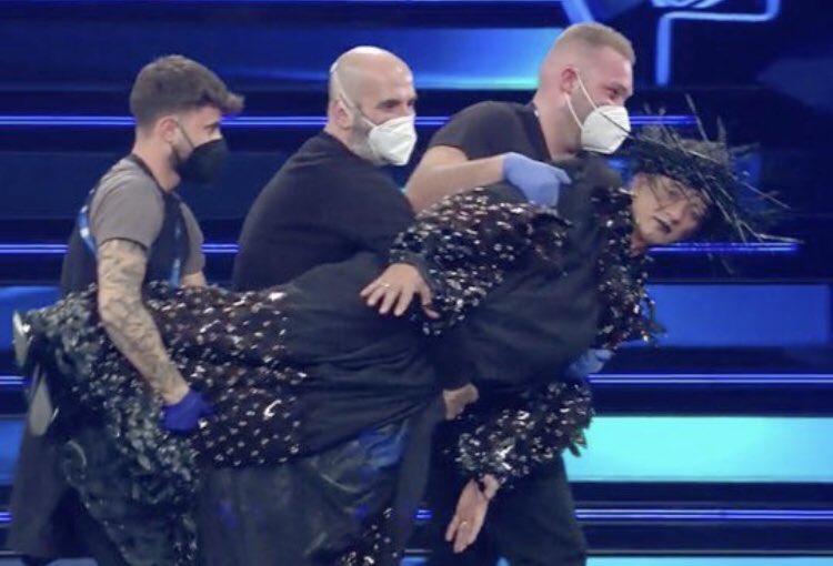 gåia con la å tweet media