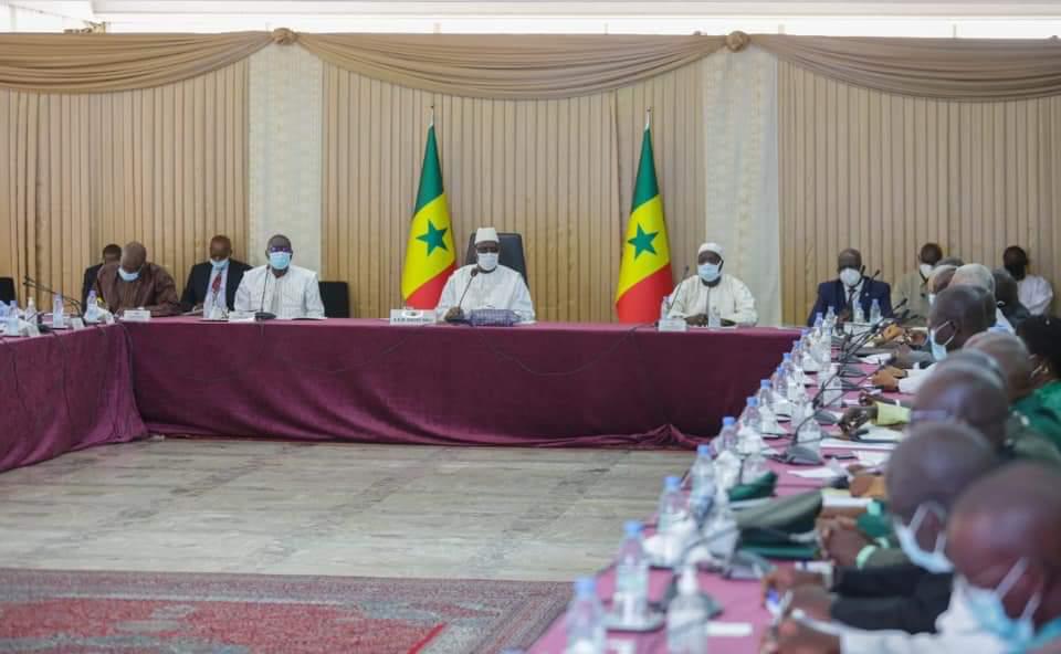 GIRepublicain's tweet photo. Le Pdt @Macky_Sall a présidé ce vendredi un Conseil présidentiel sur la grande muraille verte. Le Chef de l'Etat a appelé à une synergie des actions pour la mise en œuvre de cet important projet. L'objectif est de bâtir une coalition nationale qui regroupe tous les acteurs. https://t.co/aptuityvId