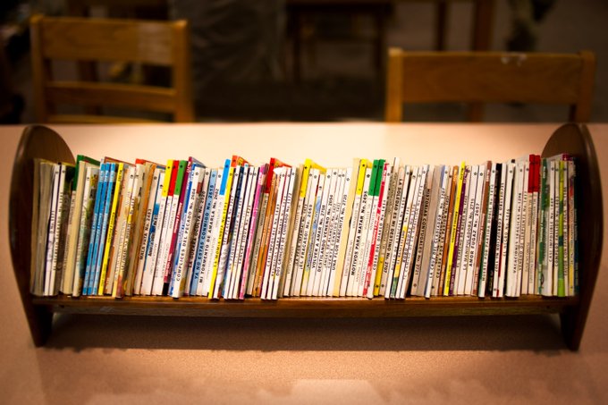 FreeLibrary's tweet photo. The weekend is upon us! What will you be reading? #FridayAt5 https://t.co/WoifNZ3ink