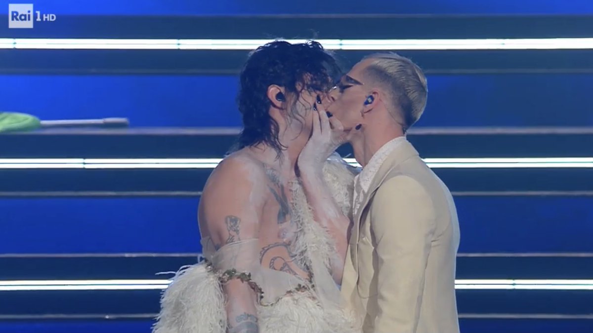 INDIFFERENZA ASTRALE tweet media