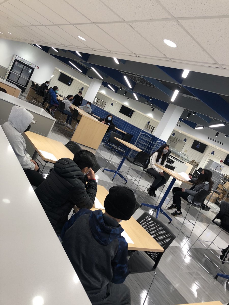 MsDimitriou's tweet image. A big thanks to our HPHS Future Giants mentors for today’s building tour ⁦@HighlandParkHS⁩ ⁦@hphsgiants⁩ ⁦with ⁦@nwhuskies⁩ ⁦@Edgewood112⁩