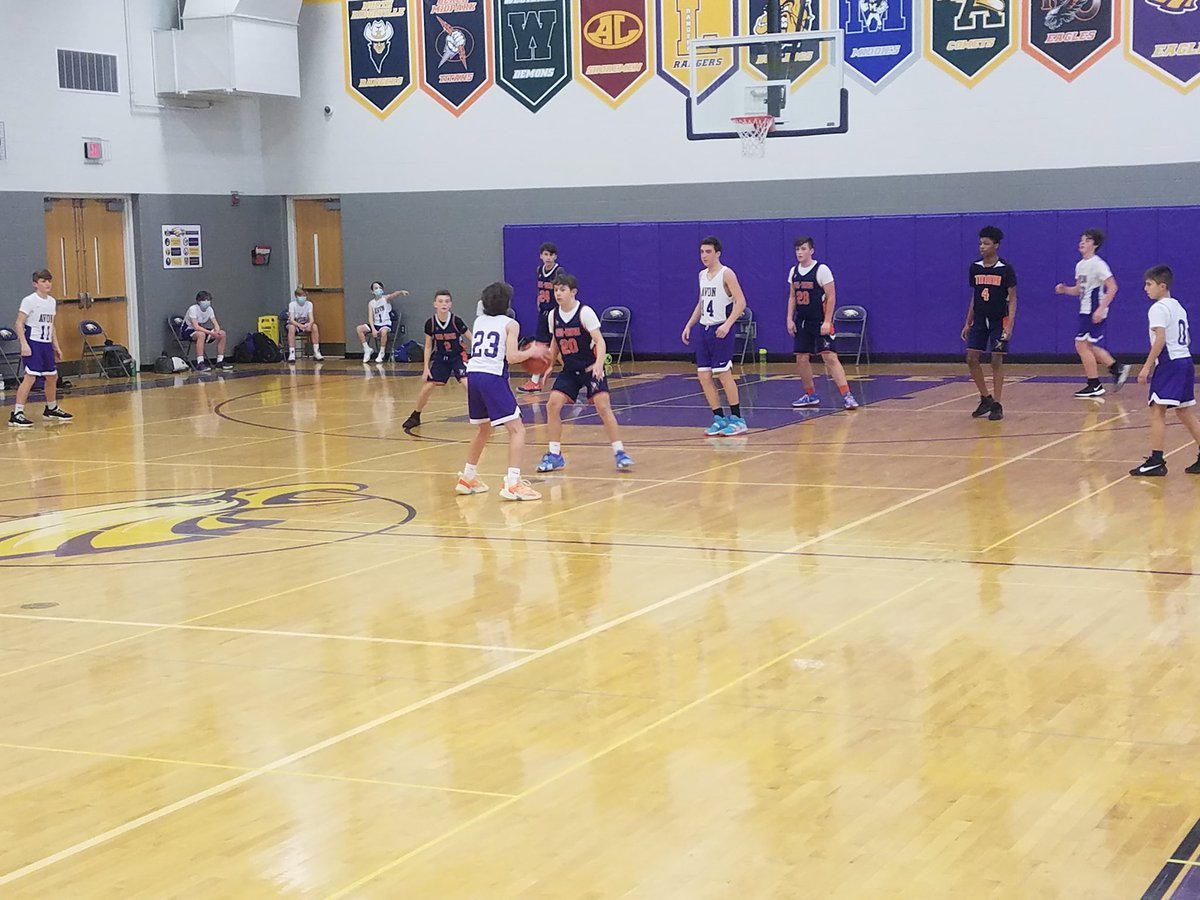 AvoneaglesA's tweet photo. First round SWC Middle School tournament Avon purple 7th grade up 35-16 over Berea in a third quarter. https://t.co/MVA8IhUXL5