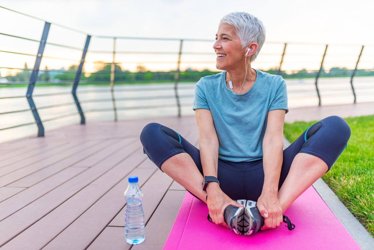 CentreHeadache's tweet photo. Taking time to make positive lifestyle changes can help reduce the frequency of your migraine headaches. Research shows that exercise, getting enough sleep, and avoiding skipping meals can help reduce migraine attacks. https://t.co/SDPnkxA1Wj #migrainewellness #migrainerelief https://t.co/94RZf9Agdt