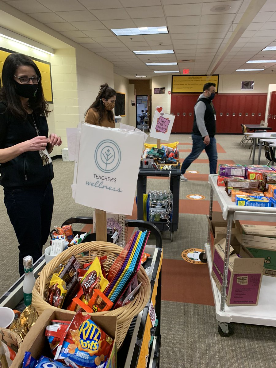 The care mobiles were back @TGMSJags today! Thanks to @MrMalakates and @MrsCookGMS for bringing around Girl Scout Cookies and other goodies to bring smiles to our faces.  #teachercare @WWP_Schools @WWPCounseling