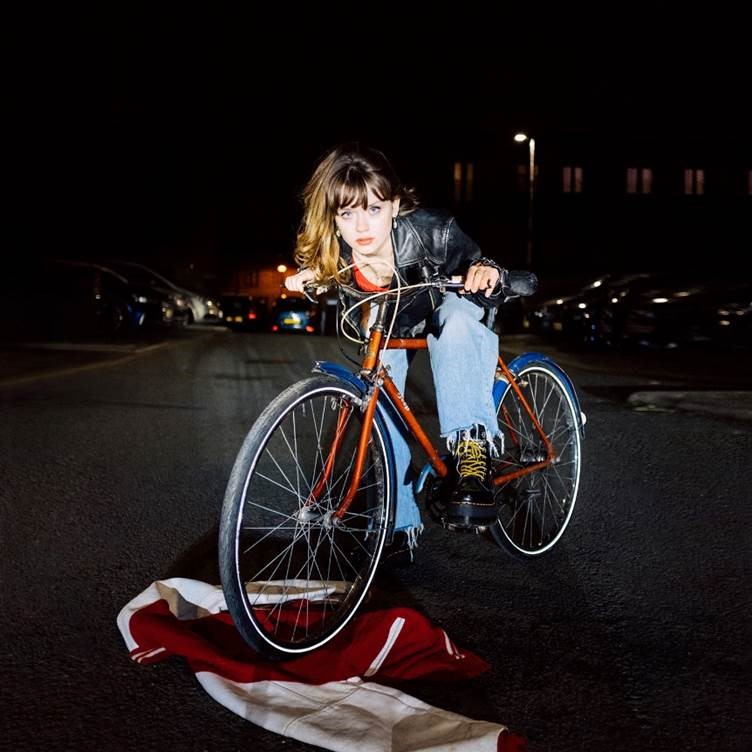 Guest on Monday's Drive Time show with <a href="/fi_fitz/">Fiona Jane Sadler</a> after 5pm will be <a href="/maisiehpeters/">maisie peters</a> . imagine.radio/derbyshire/pla…