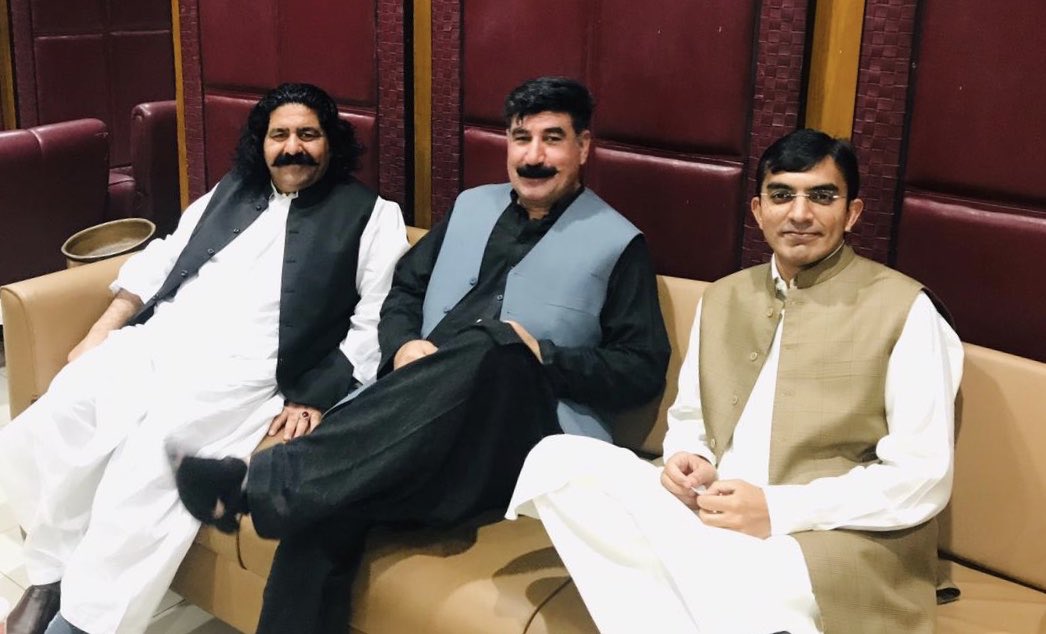 chattanppp's tweet image. په دریم مارچ ده قومی اسمبلې ‌پہ اپوزيشن لابی کېے دا علی وزير اؤ محسن داوړ سره  دہ پښتون ولس دا ستونزې په حقله زړه پورې بحثونه وشول اؤ په دې خبره اتفاق وشو چه دا پښتون ولس دا مسائلو حل په دې کښ دي چه پښتون ولس کښ تعليمي اؤ سیاسي شعور بیداری له کار وشی-