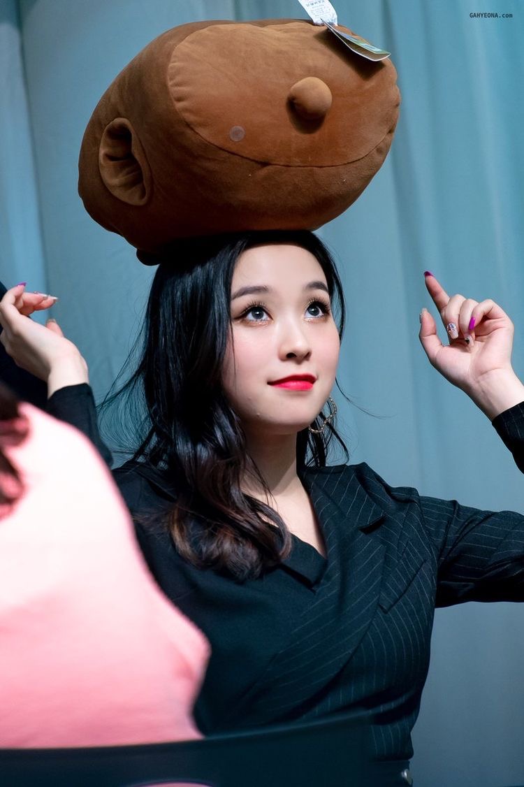 gahyeon hourly (@gahyeonhour) on Twitter photo 