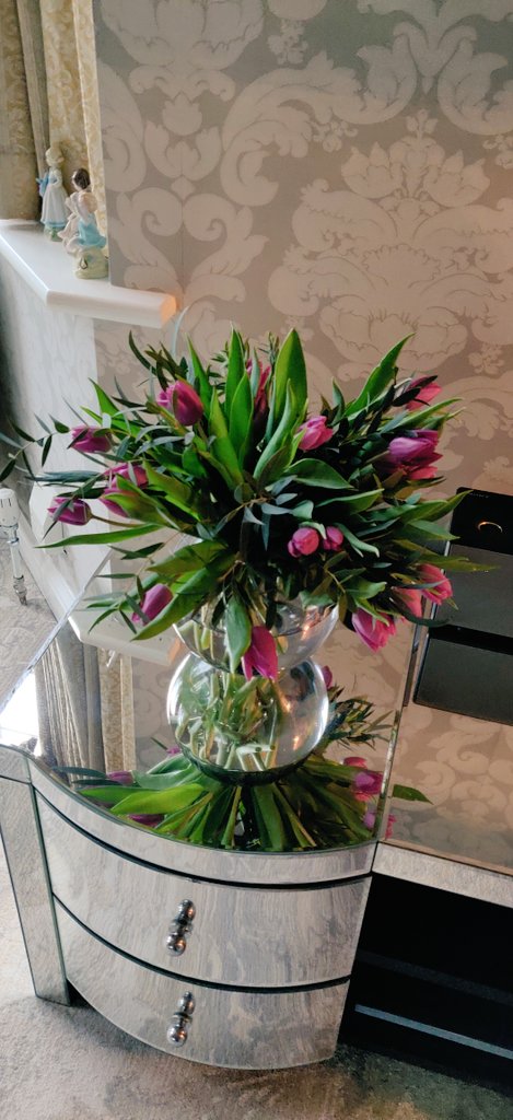 vickymountain's tweet photo. Thank you again @ArenaFlowers for my beautiful flowers this week. I had 3 vases full and you can see my eucalyptus from 2 weeks ago. https://t.co/fd05mYxwBB