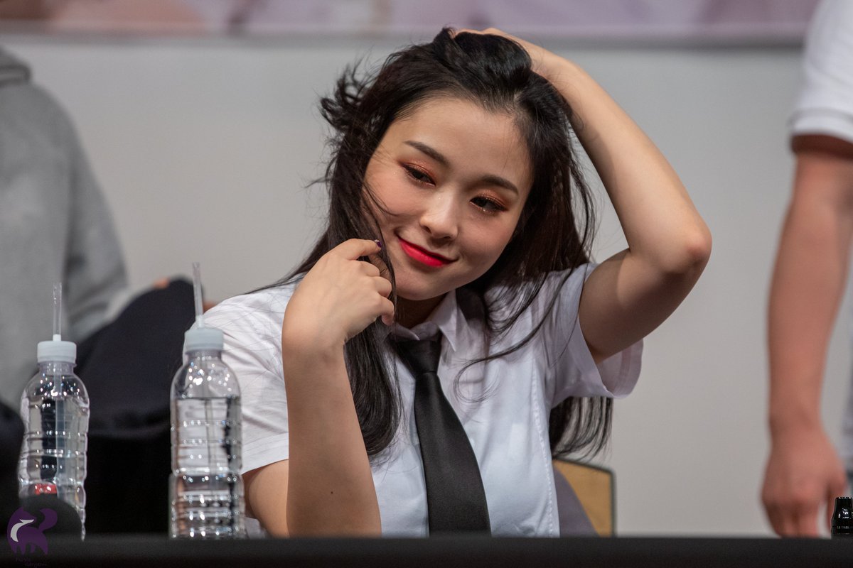 gahyeon hourly (@gahyeonhour) on Twitter photo 