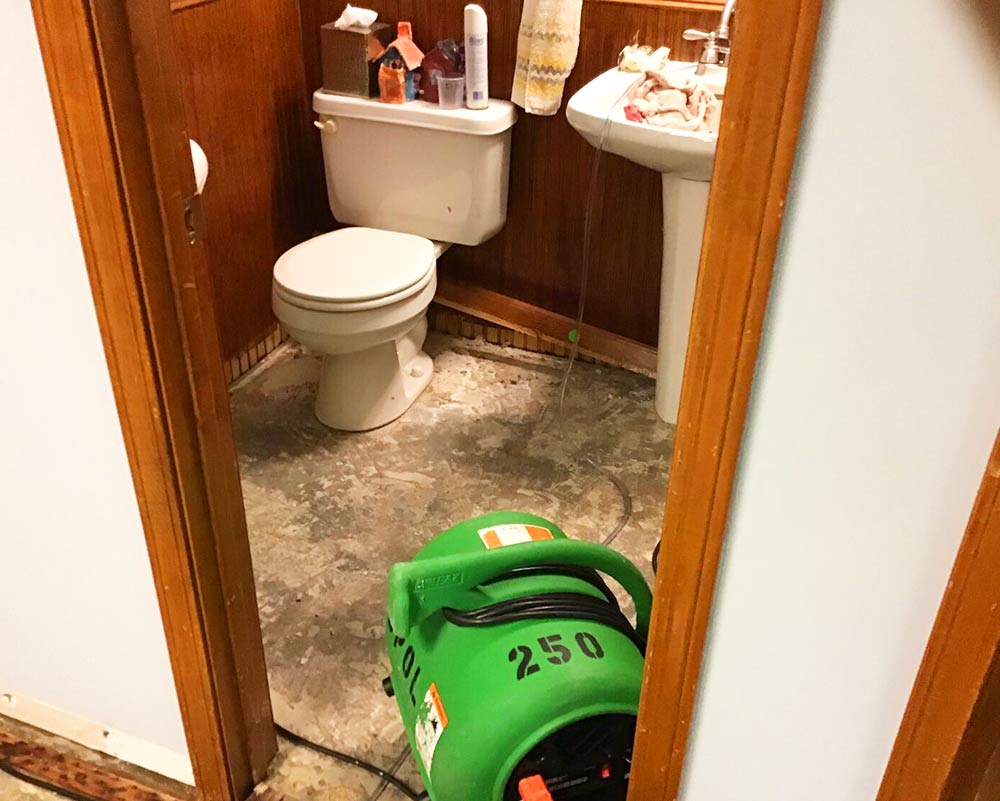 Our toilets are one of the most common causes of leaks in our homes. While it may not be leaking out onto the floor, it can still be leaking inside. This can cost you money: servprokansascitymidtownks.com/blog/post/2764…