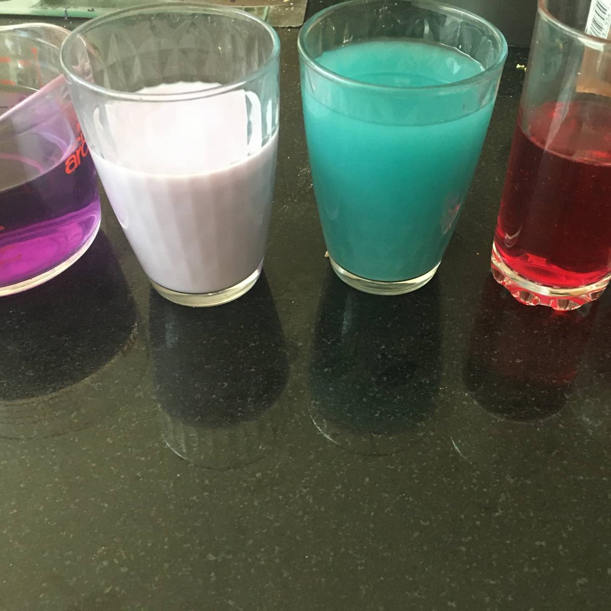 ScienceHCCS1's tweet image. Maya in Year 7 has made wonderful comic on the method of making an indicator out of red cabbage and Elizabeth in Y8 carried out the investigation! Well done girls! bbc.co.uk/bitesize/topic…
#hccslearning #hccs #hccsscience #ks3science #ks3chemistry #lockdownlearning #homelearning