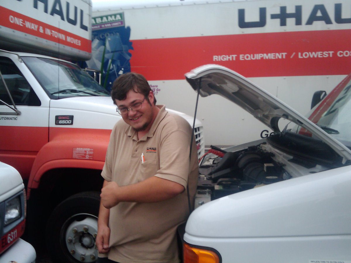 uhaul's tweet photo. Today is Employee Appreciation Day!!! 🥳 We truly have the best of the best team members! Thank you for all that you do everyday to power U-Haul. 🚚🧡 

#UHaul75 #UHauljobs #career  #EmployeeAppreciationDay #employeespotlight #UHaullife #TeamworkMakesTheDreamWork #teamwork https://t.co/YrCLyAGyAe