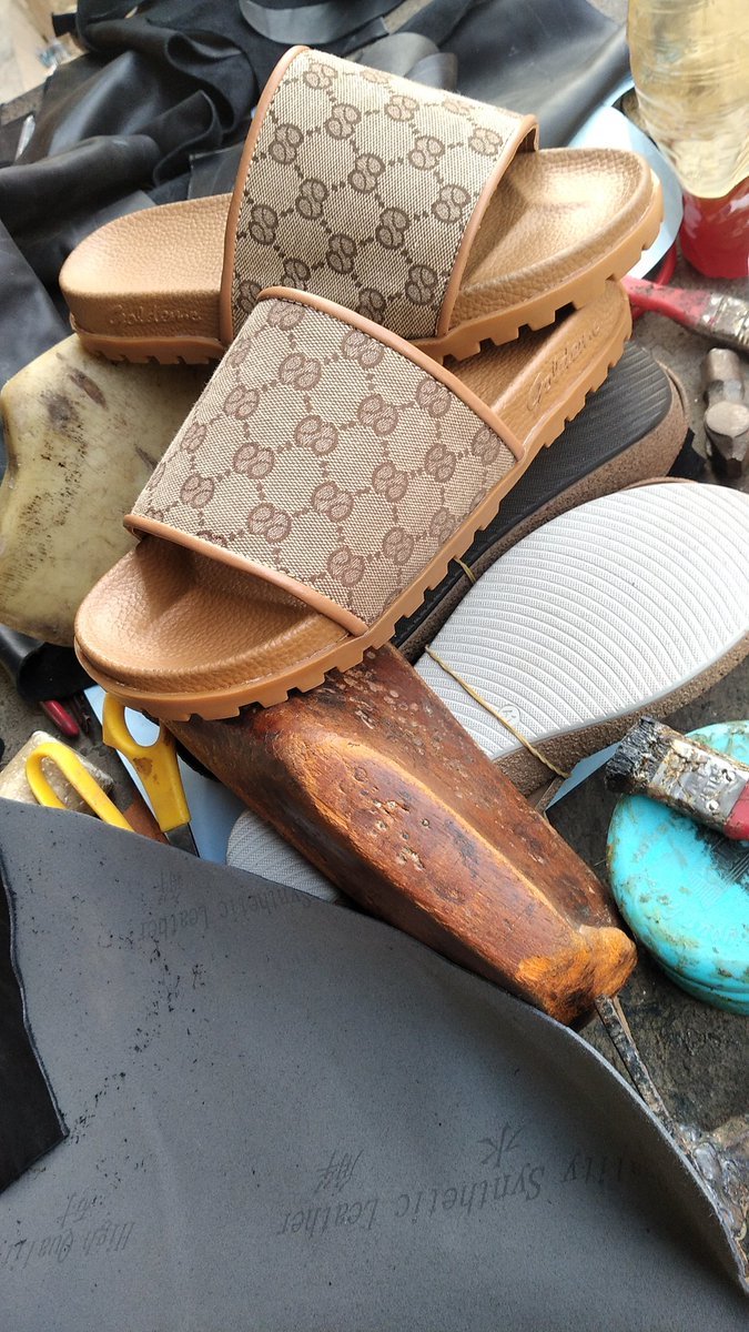 Honsurg1's tweet photo. Gucci Slides, beautifully handcrafted to perfection.✨✨✨
It's Unisex......For just #6000
#honsurg #honsurg_shoe #celebrityshoes #celebrityshoes #eksumsa #godblessnigeria
@ekititrends @eksu_kilonshele @Eksucruise https://t.co/5So41fxb7a