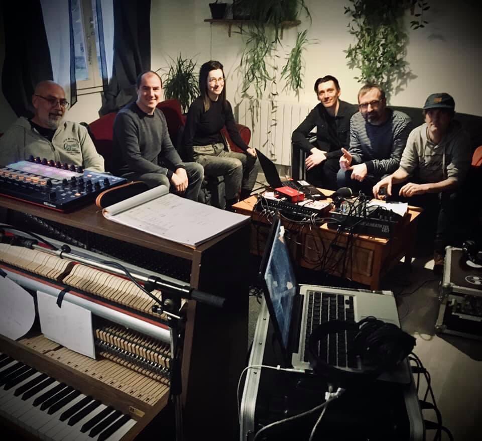 steven_prigent's tweet photo. En direct de la maison ! Avec Bside Airlines Radio U 101.1 FM 
stream https://t.co/JyIlasjDk1 de 20h à 22h https://t.co/LeB9PCw7tC
