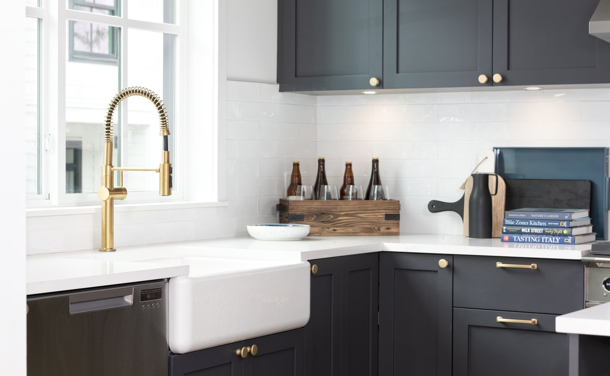 BreaksideRE's tweet image. More homes released at Holden Row. These modern farmhouse townhomes feature a large gourmet kitchen with an oversized pantry and high-end finishes and features.  Book your private appointment today to learn more: holdenrow.com
#SouthSurrey #VanRE #SurreyRE