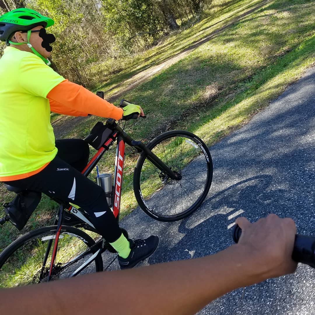 lovinthefitlife's tweet photo. Beautiful day! 🌞 Made a friend,  Mr. Carl kicked my butt! A 3 mile #warmup became an 8 mile warmup.  🚵🏾‍♀️ oh and I promise I'm not mad,  the sun was bright 😂 #bikelife #cardio #fitness #motivation #goals #exercise #floridatrail #cycling #exercise #floridasun #outdoors #nature https://t.co/GLFz7WViuB