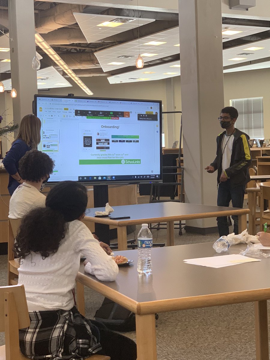 mcardona1989's tweet photo. One of our student leaders presenting to Superintendents Leadership Advisory Council on @SchooLinks course selections and setting goals after high school. https://t.co/03tEnIORNb