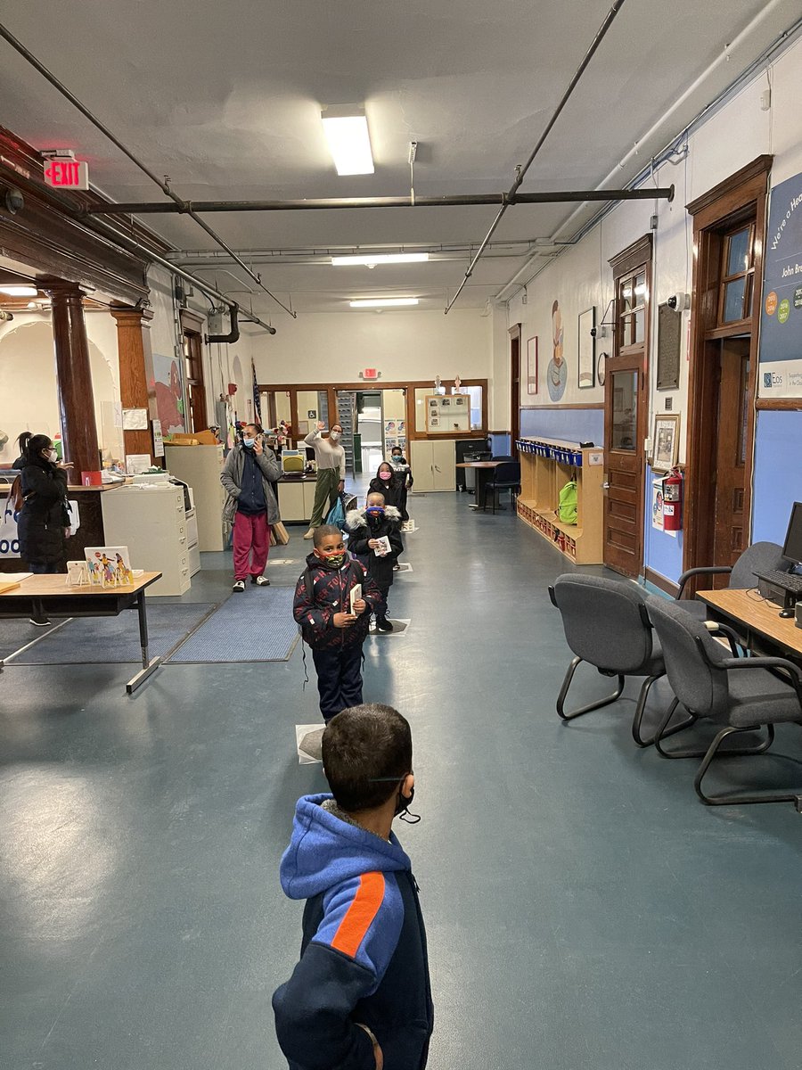 MargoAmy's tweet photo. First Week of in-person learning in Kindergarten✅🙌🏼💕@Breen_School @LPS_Education  #103daysoflearning https://t.co/8AGbuerrK1