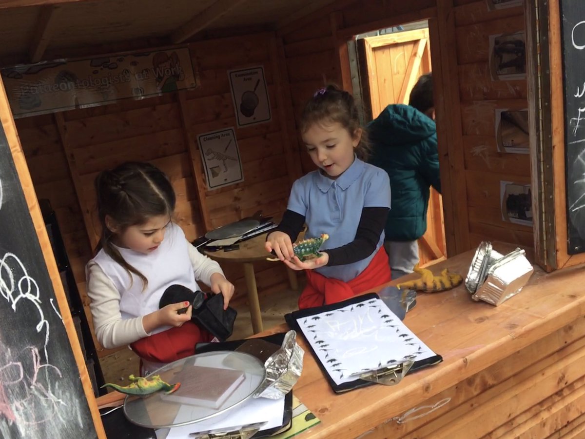 PentrerGraig's tweet photo. Loving our new Dinosaur Observation Station 🦖 #pgprockets #pgpoutdoorlearning https://t.co/GtvUL6gMEa