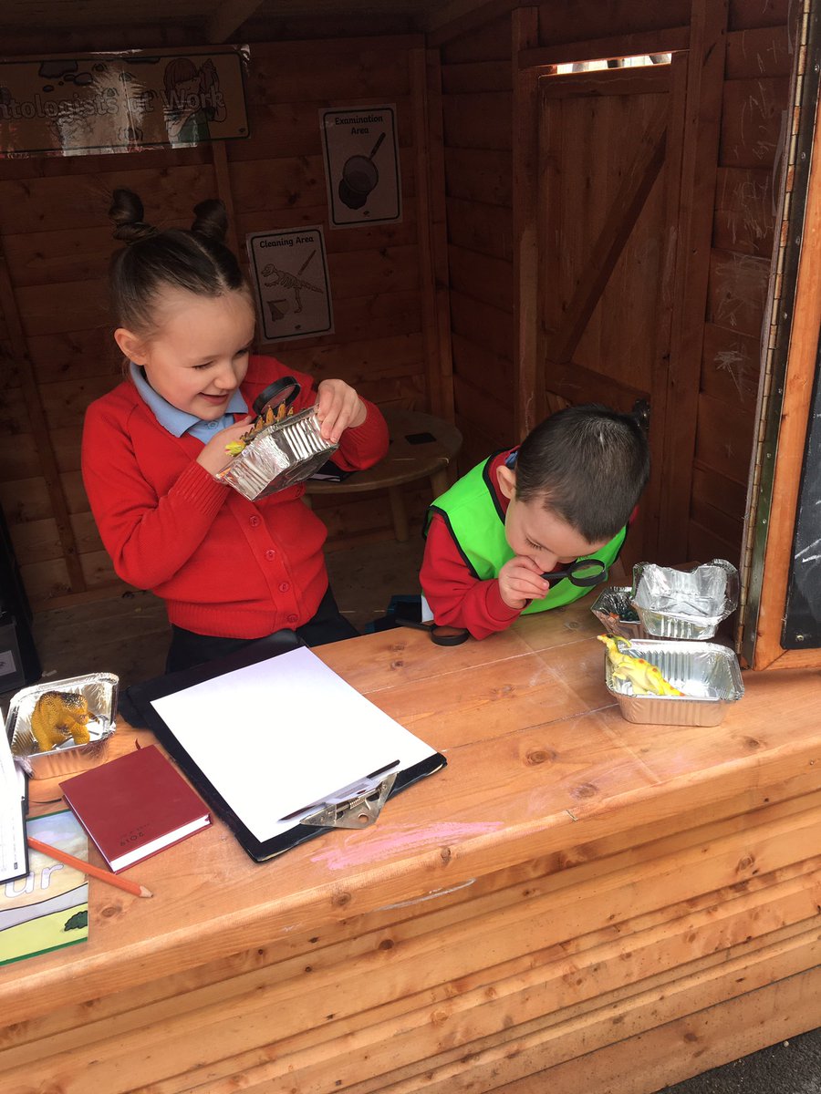 PentrerGraig's tweet photo. Loving our new Dinosaur Observation Station 🦖 #pgprockets #pgpoutdoorlearning https://t.co/GtvUL6gMEa