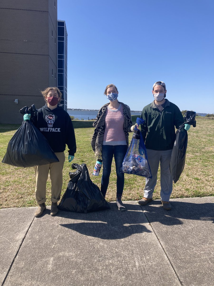ncstatemeas's tweet photo. Our #NCState Semester-At-CMAST students illustrating their #ThinkandDo attitude by picking up over 600 pieces of Marine Debris along the shoreline at #CMAST on their Wellness Day! Students are: Maddy Arena, Will McClure, Anna Poston and Caroline Branan. #GoPack! https://t.co/Hl3o2UJByp