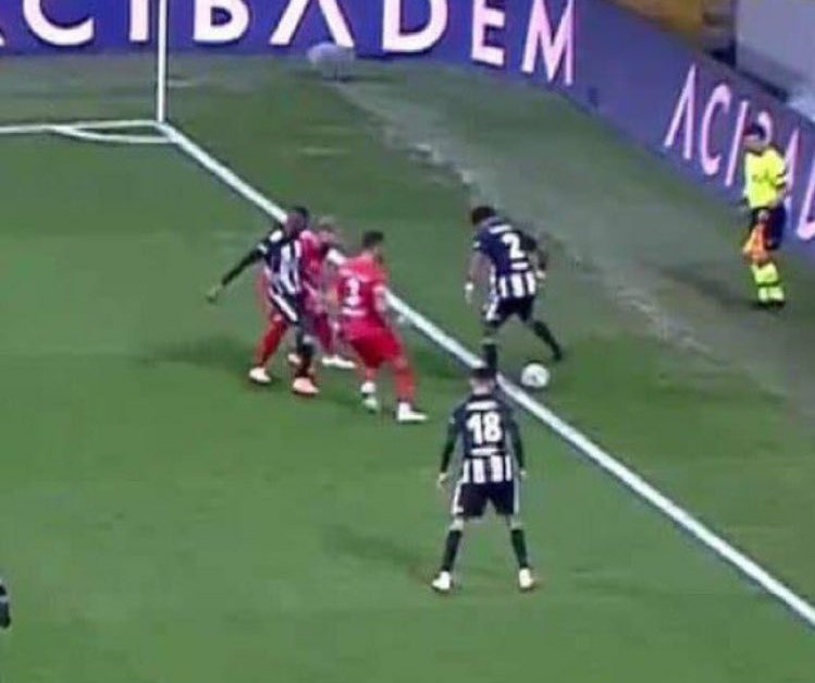 laceywjames's tweet photo. Ayrıcalık değil ADALET!
SUSMAYACAĞIZ
#FBJKninTATLIsıDEFOL 
#SerdarTatlıİstifa 
#fbjkKollanıyorGalatasarayDoğranıyor 
#Fbjk https://t.co/F4eax0CPef