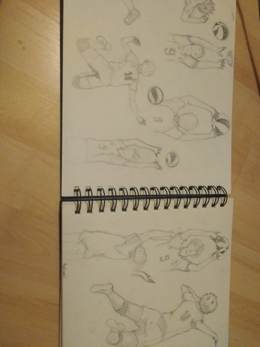 _Lizzielein's tweet image. Liebe Haikyuu Fans und andere tolle Wesen ich präsentiere euch mein versautes Sketchbook cover :')

Ich überlege noch Haikyuu auf ✨japan-e-heeeesee✨drauf zu malen cuz why noooott
Aber mann die Skizzen sahen erträglich aus und jetzt das arggh