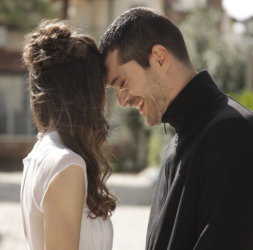 Emira_afk_lr's tweet photo. #الصيف_الاخير 

مسلسل متعوب عليه .. ان كان من اختيار الكاست ✅ 
او الاخراج ✅ 

مكان التصوير 🤩 #ايزمير المرعبة 😛 آلاشاتي 😛 شيشمة 😃 اماكن تفتح النفس على الحب و الاكشن 😃 

#sonyaz 
#AlperenDuymaz 
#AliAtay #FundaEryiğit  #hafsanursancaktutan https://t.co/M7IXv9nJf3