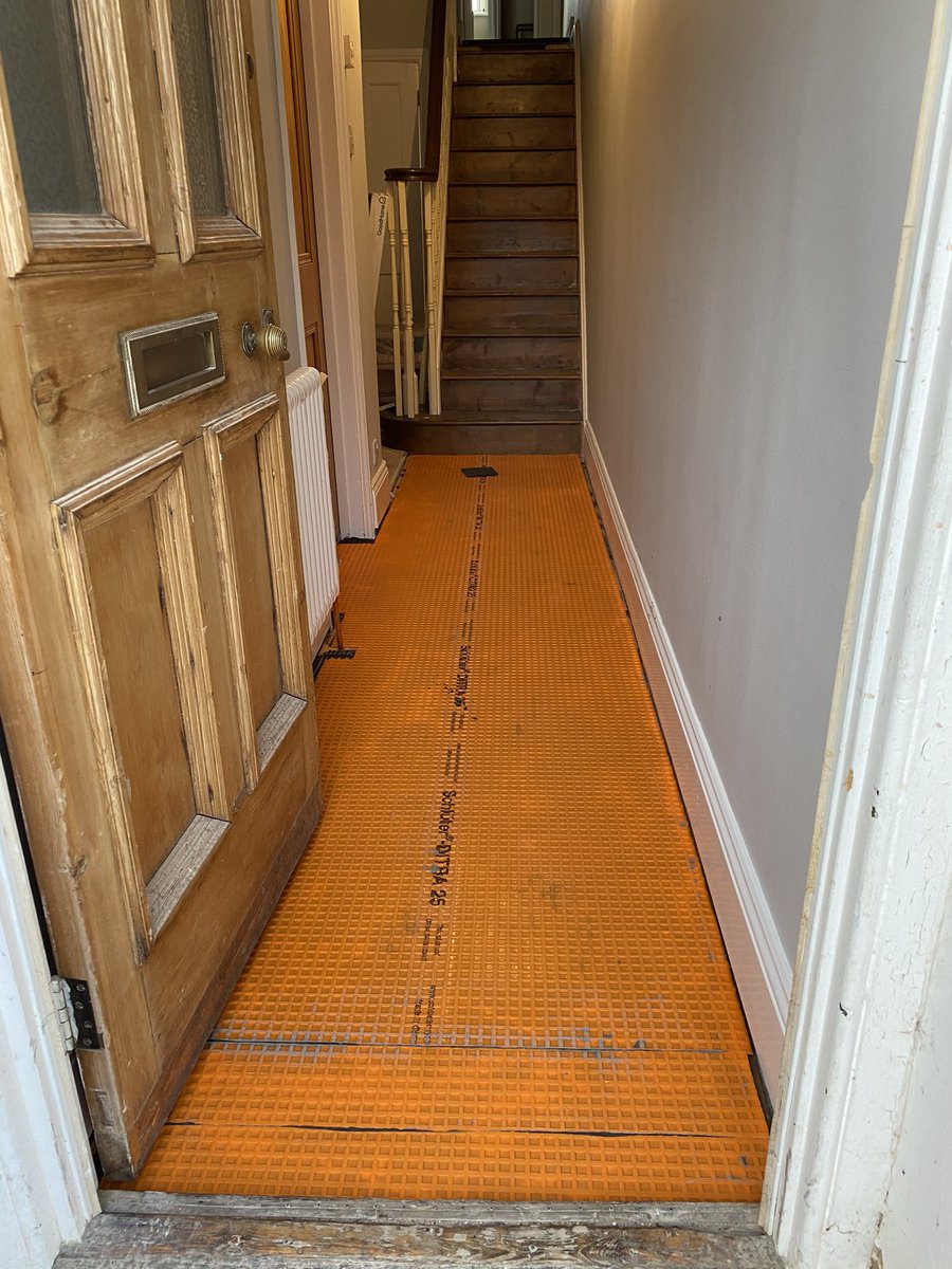 GeometricTiling's tweet photo. The timeless Classic 70 design with 3 lines from @londonmosaic
Laid on @SchluterSystems ditra using @MapeiUKLtd adhesive and grout
#victorianhallway #victorianhall #periodproperty #geometrictiling #geometrictiler #victoriantiles #victorianmosaics #interiordesign https://t.co/61JSObccy2
