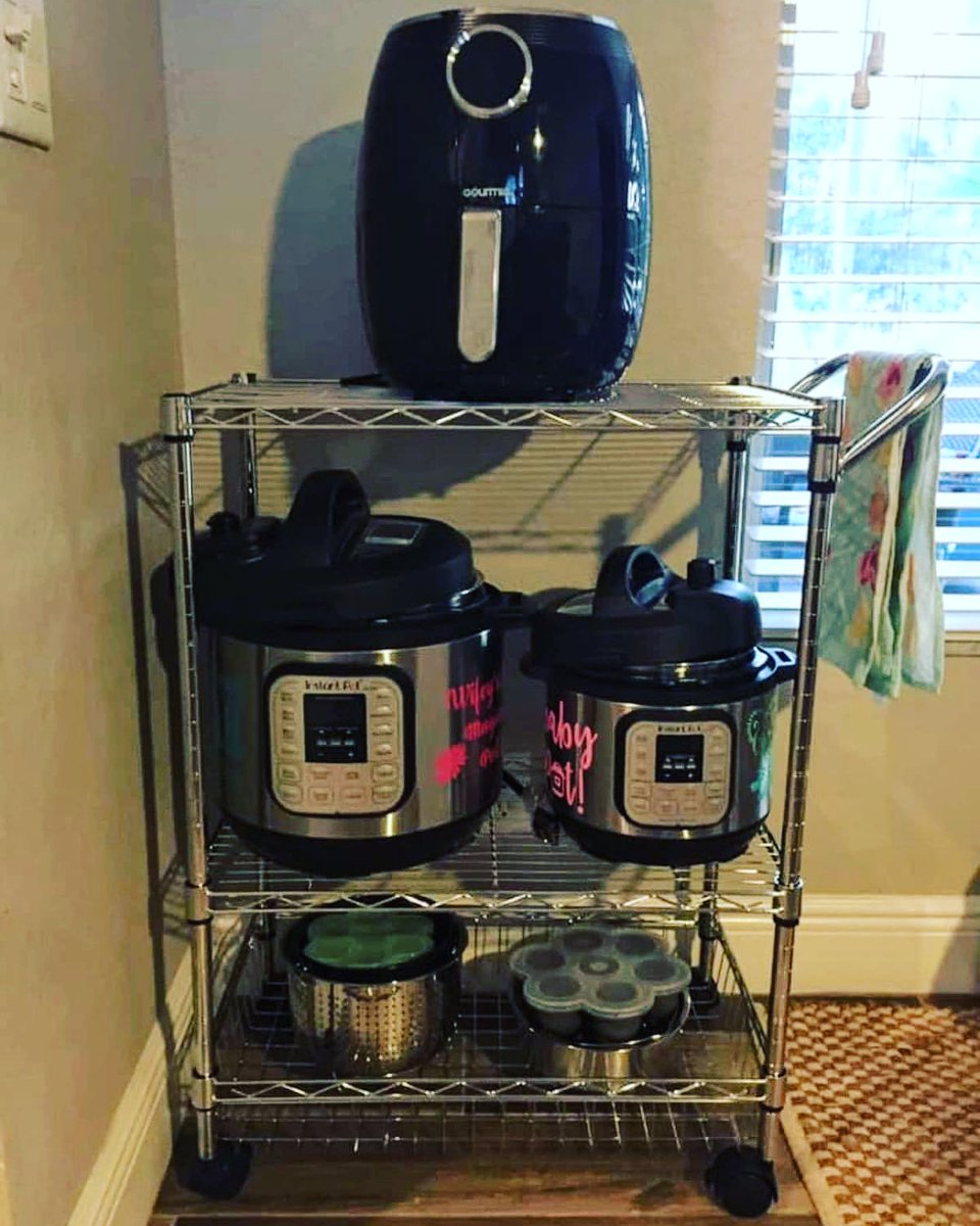Olá pessoal!🙋🏻‍♀️🌼
Se você tem esse tipo de eletrodoméstico e não sabe como organizar e deixar a mão, tá aí uma diquinha. 
Eu adorei a idéia!
Claro se tiver espaço na cozinha!!😉
O que vocês acham?
Dúvidas? 
Me chama... 🙋🏻‍♀️🌼