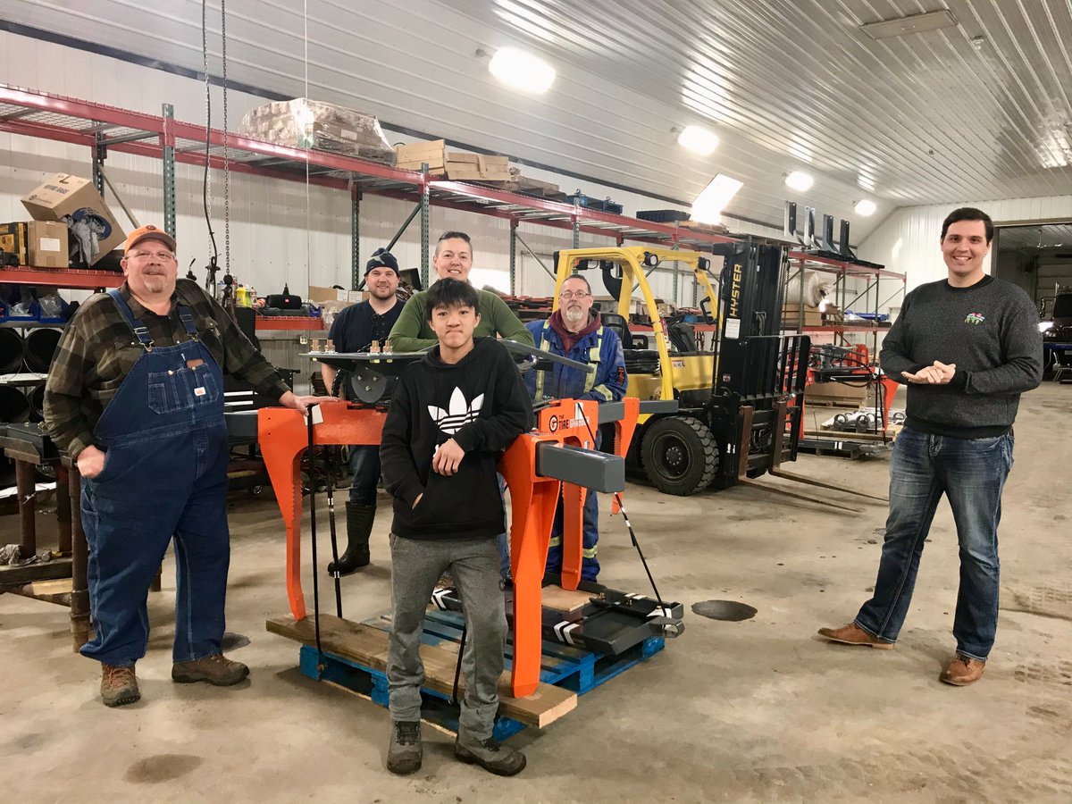 TheTireGrabber's tweet photo. Would like give a shout out to @dckurek for visiting with us yesterday! Its a fine way to spend the afternoon #safetyfirst #thetiregrabber #heavyequipment #tirehandler #gratitude https://t.co/NKal6P3c1s