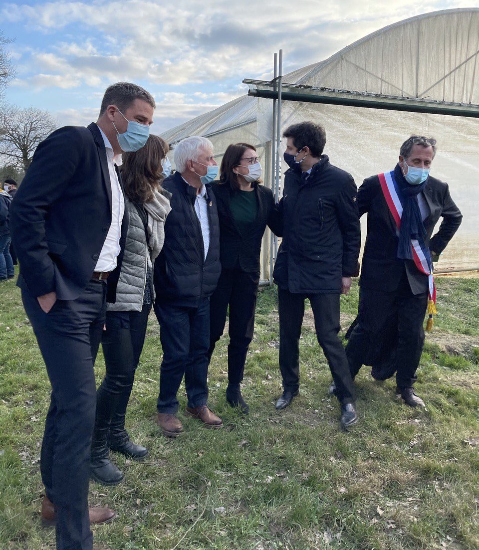 «Salon à la ferme » maraîchère chez Gwenaël Floch à Maure-de-Bretagne en présence de @J_Denormandie @NicolasGirod3 porte-parole @ConfPaysanne sur les «oubliés de la #PAC »: mieux valoriser la qualité, adapter les ambitions de la #PAC aux défis actuels: eau, biodiversité, climat.. https://t.co/wKqidSsVzO