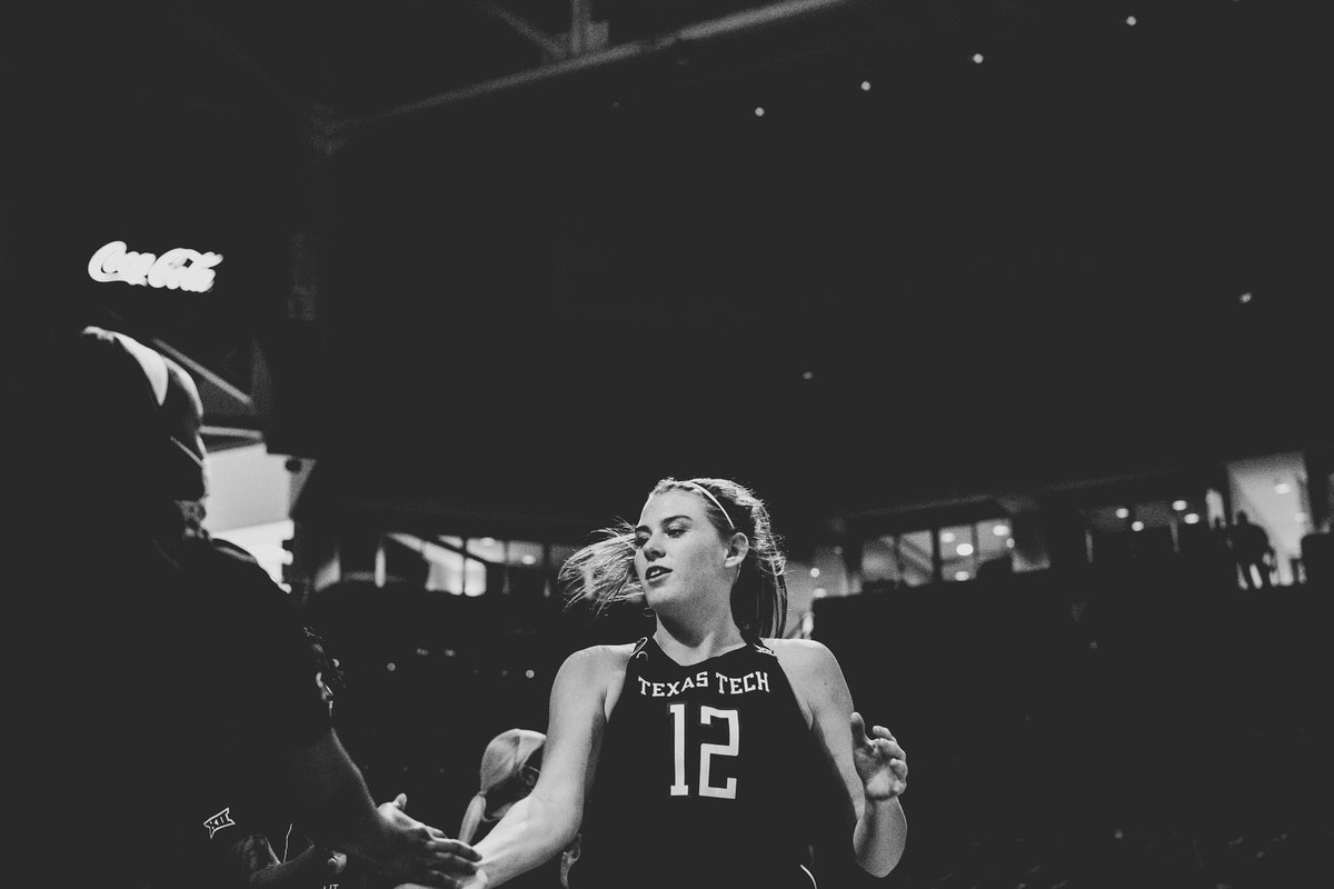 Is there anything <a href="/vivian_gray_30/">Vivian Gray</a> can't do? Her Big 12 ranks this season ⬇️

🟥 20.0 pts/gm - 6th
🟥 8.2 rebs/gm - 7th
🟥 3.0 asts/gm - 15th
🟥 1.6 blks/gm - 5th
🟥 1.4 stls/gm - 16th
🟥 44.2 FG% - 8th
🟥 74.4 FT% - 10th